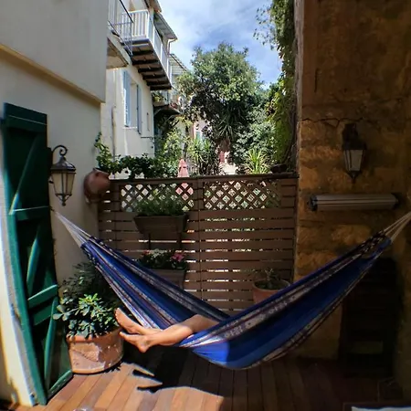 Elegant Studio With Terrace, Nestled By The Sea And Old Town Fortified Wall Antibes