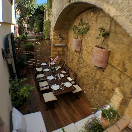 Appartement Elegant Studio With Terrace, Nestled By The Sea And Old Town Fortified Wall Antibes